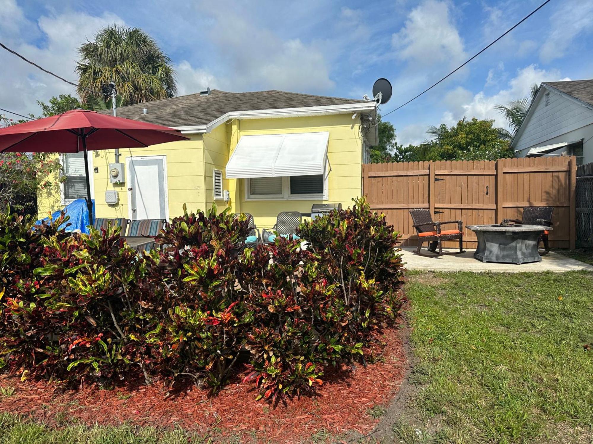 5 Min To Beach Large Living Room Fenced Backyard Bbq Firepit Driveway Boat Parking Lake Worth Beach Exteriér fotografie
